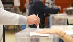 Els col·legis electorals a Catalunya inicien la jornada d’eleccions europees…