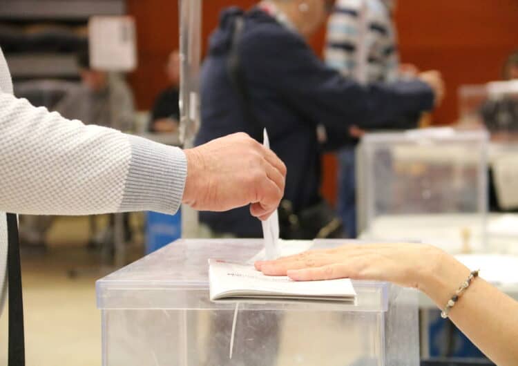 Els col·legis electorals a Catalunya inicien la jornada d’eleccions europees “amb absoluta normalitat”