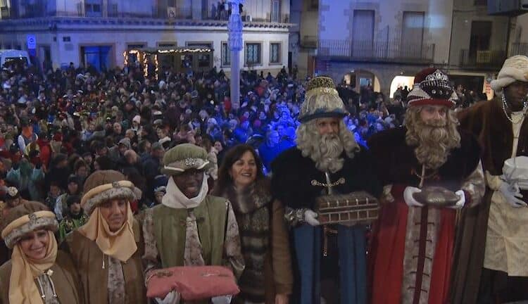 La plaça Major de Tàrrega torna a acollir l’arribada dels Reis Mags set anys després